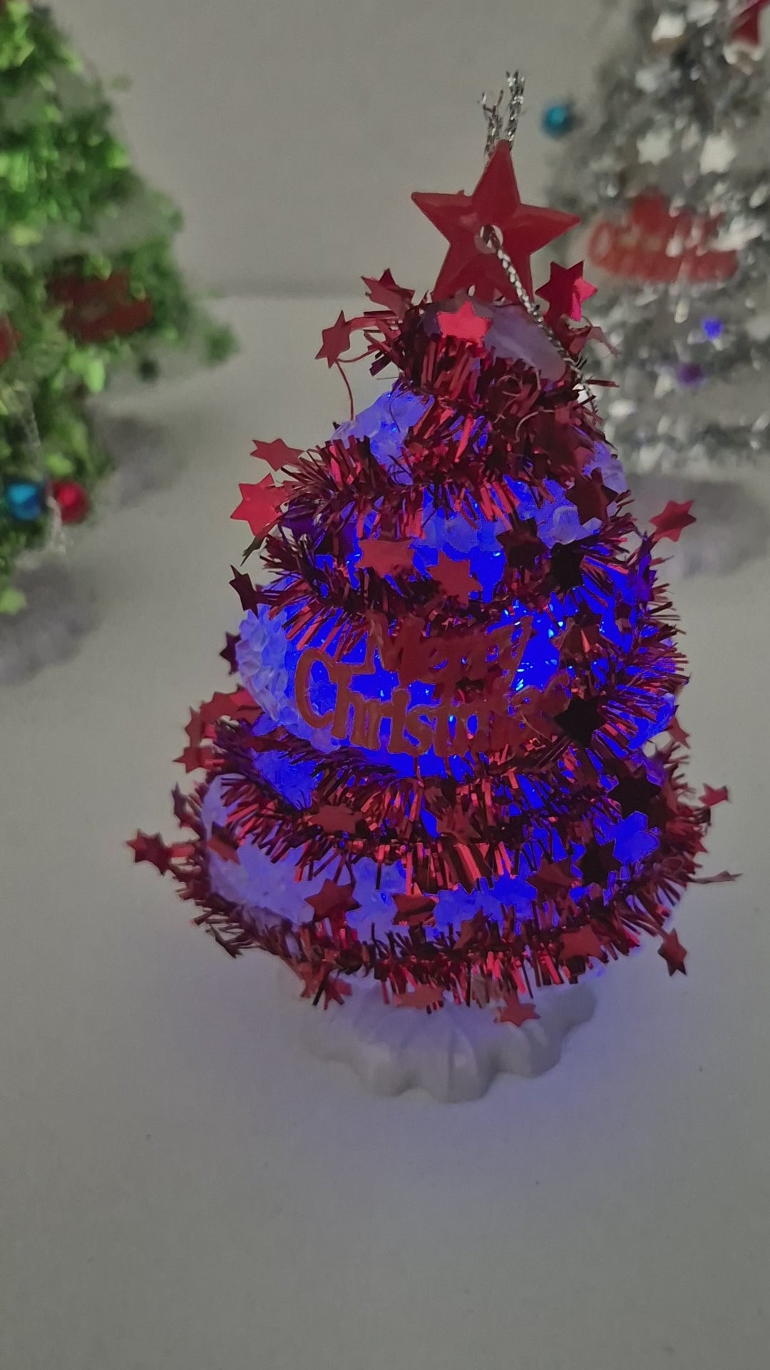 LED Tannen mit Farbwechsel und Dekoration